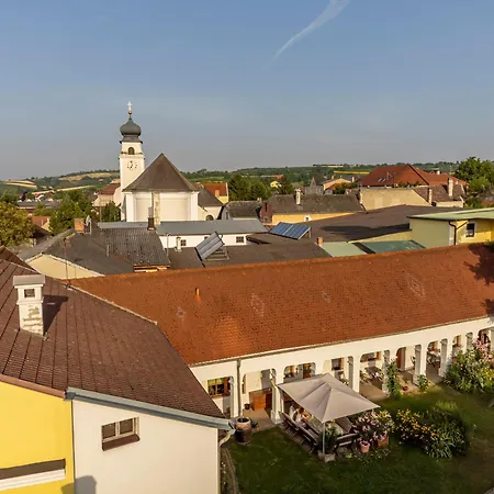 Pensjonat Weingut Bohrn Himmelbett Herrnbaumgarten